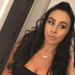 Meet your Posher, Leora